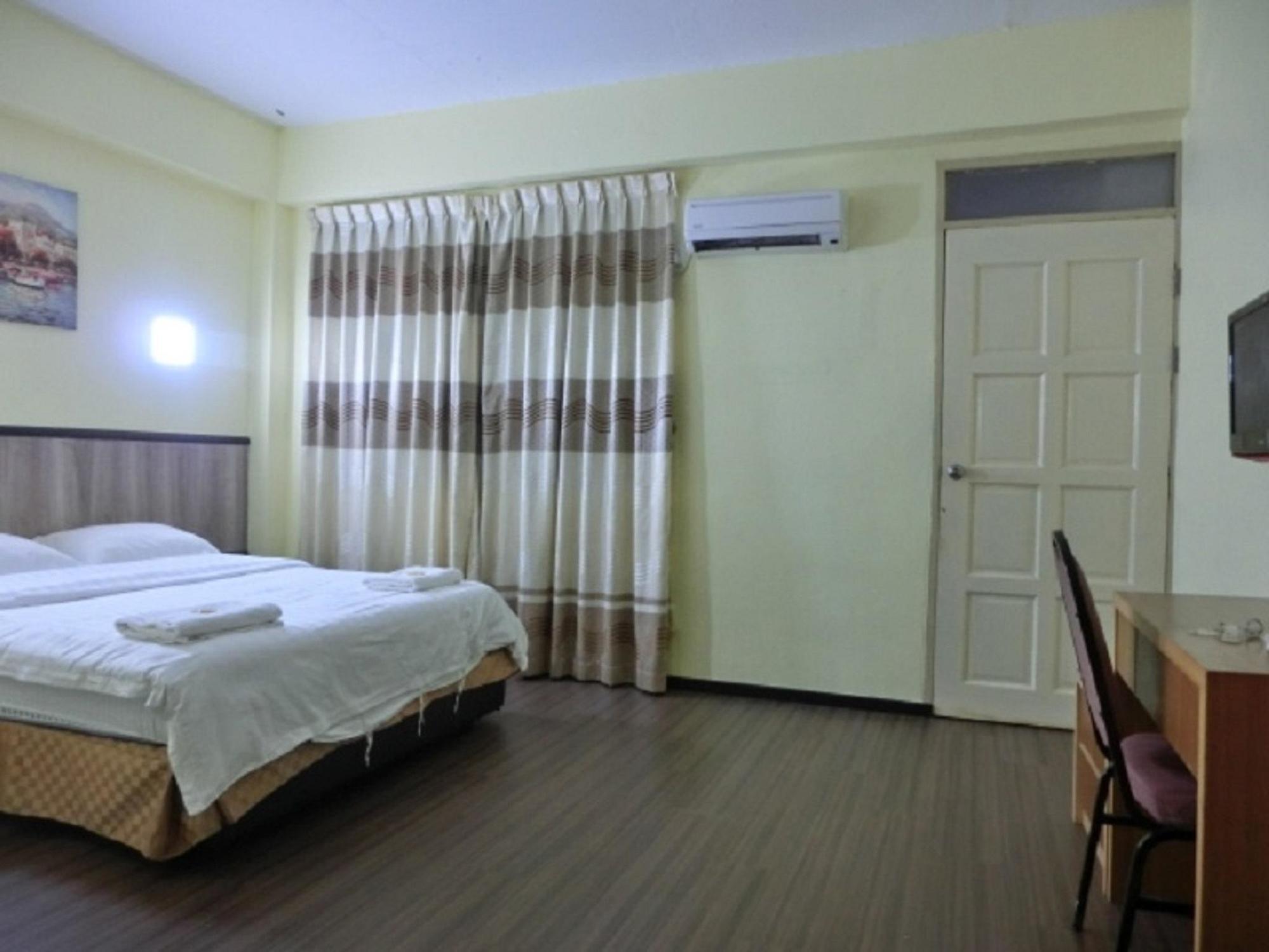 The Garden Inn Miri Exterior foto